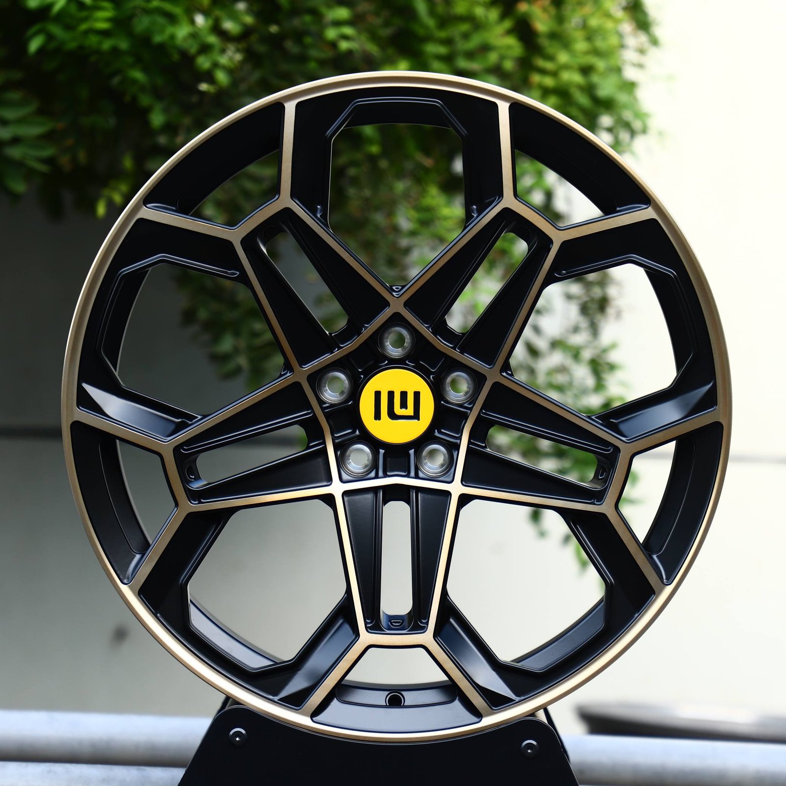Xiaomi SU7 wheels – Gloss Black Machined Face (Xiaomi OEM-Style), front view