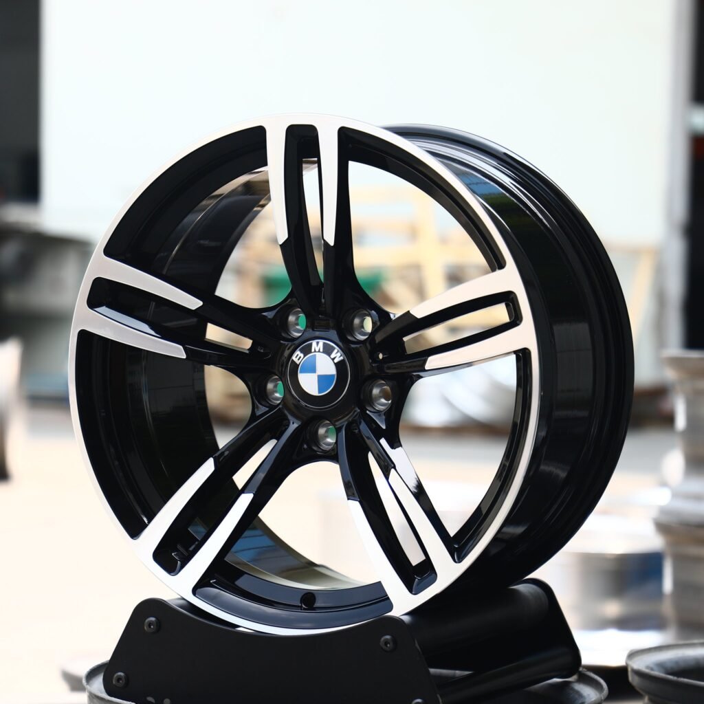 BMW M5 wheels – Gloss Black Machined Face, angled view