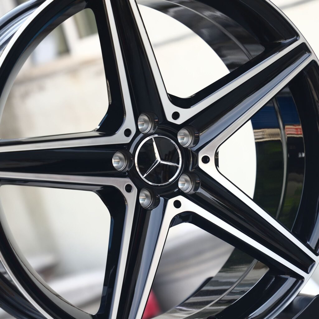 Audi Q7 wheels – Gloss Black Machined Face, lip and barrel detail