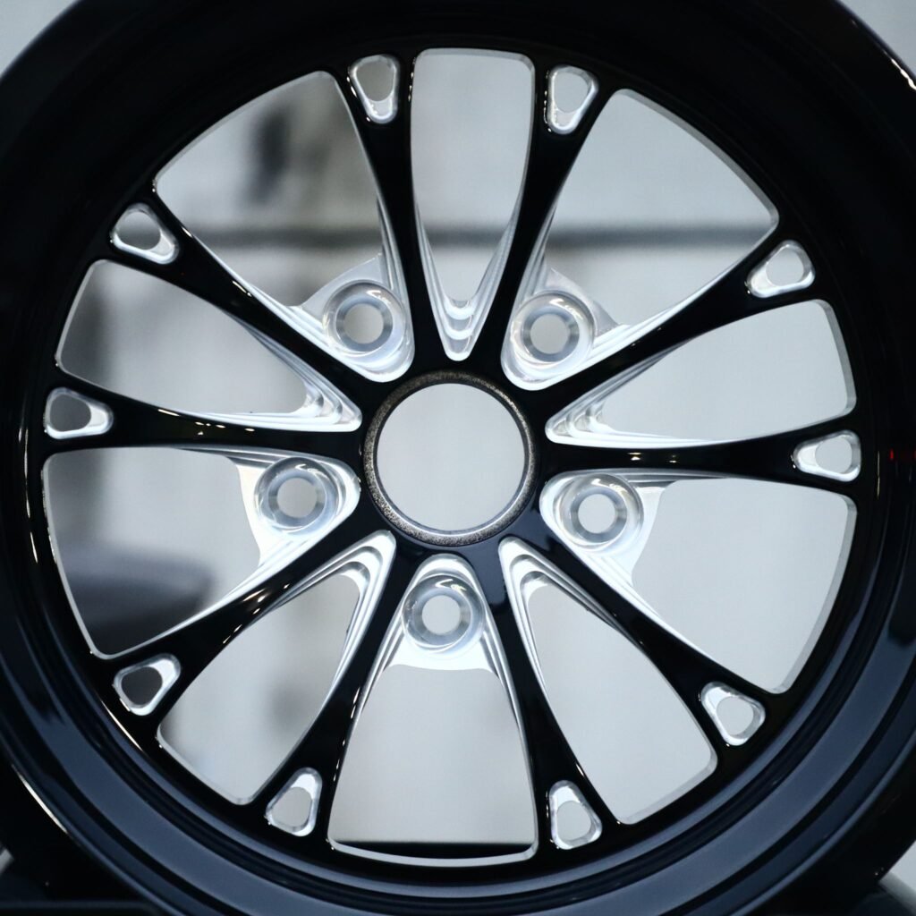 Dodge Charger wheels – Gloss Black / Machined Multi-Spoke Deep Lip, lip and barrel detail