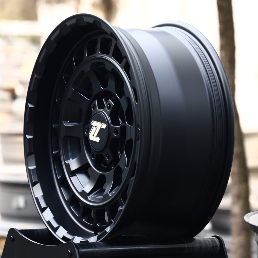 6x135 wheels – Gloss Black Multi-Spoke Bolt-Ring, side view