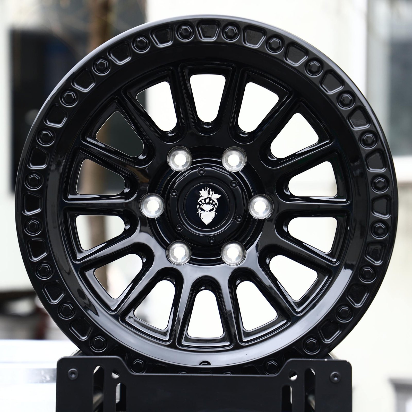 Ford F-150 wheels – Gloss Black Multi-Spoke Bolt-Ring, front view