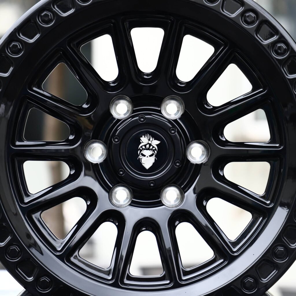 Toyota 4Runner wheels – Gloss Black Multi-Spoke Bolt-Ring, lip and barrel detail