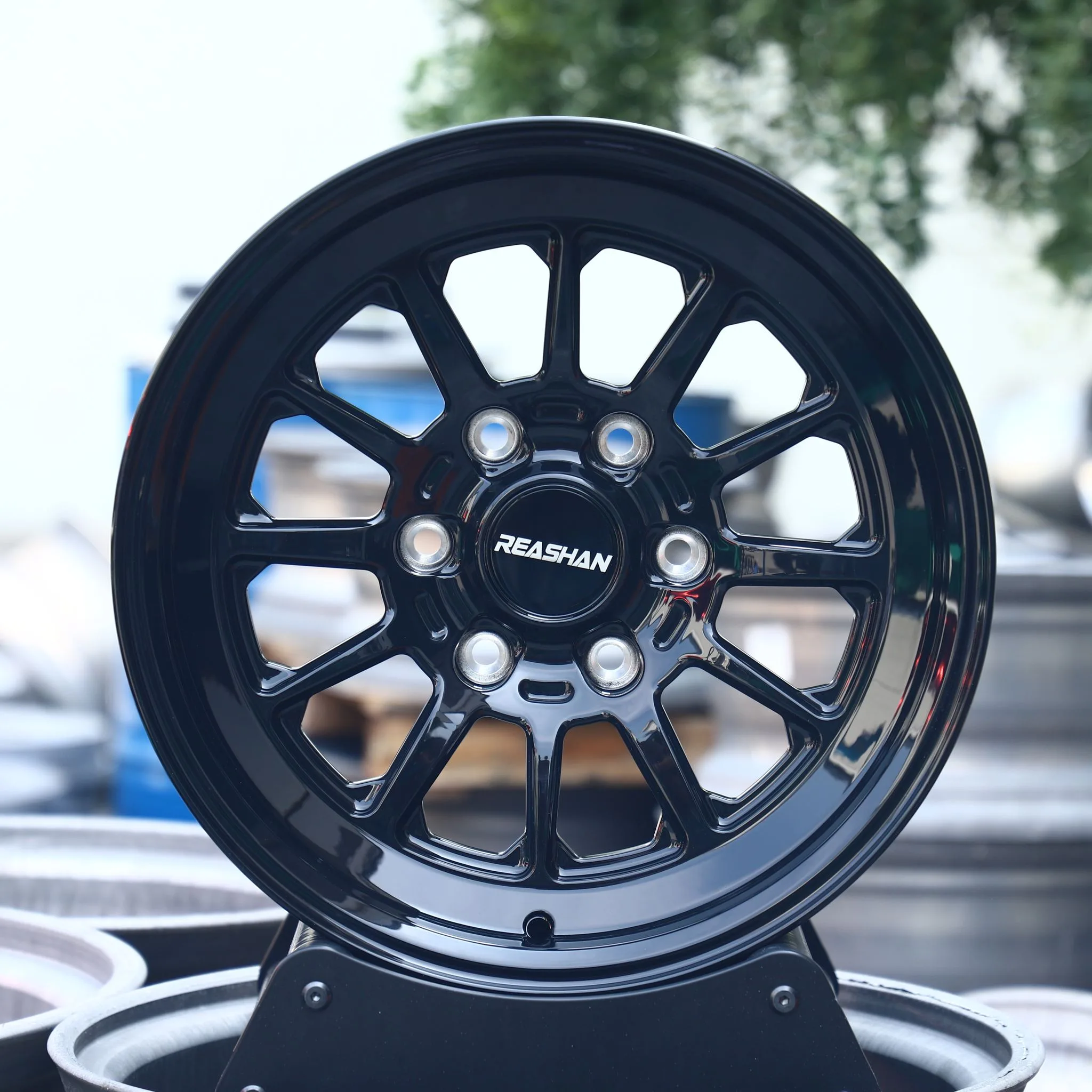 Toyota 4Runner wheels – Gloss Black Multi-Spoke Deep Lip, front view