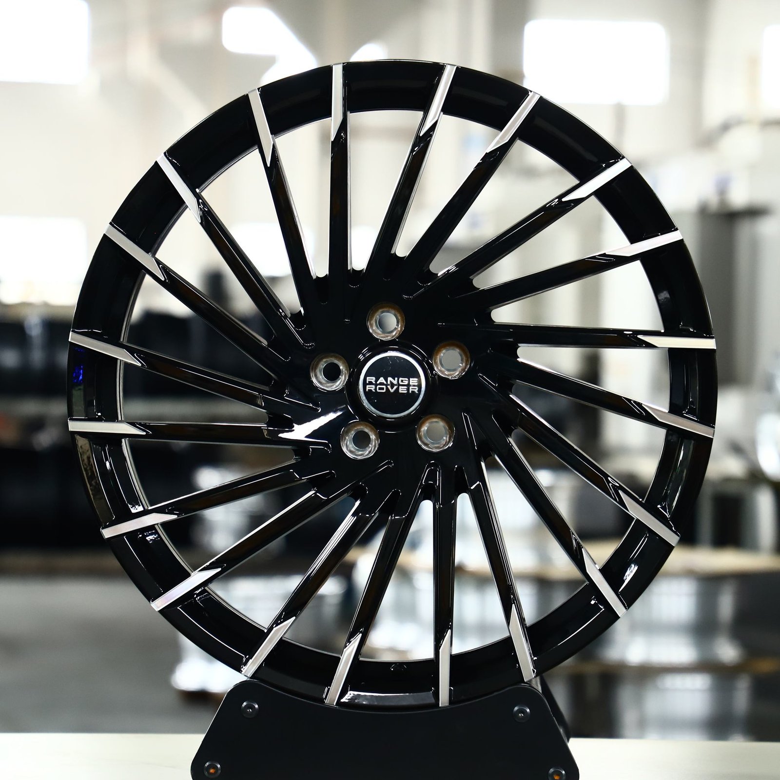 Land Rover Range Rover wheels – Gloss Black Multi-Spoke Directional Milled Machined Face, front view