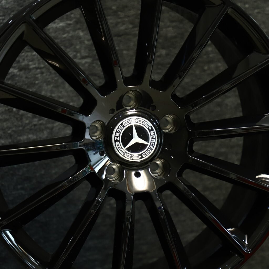 Audi Q7 wheels – Gloss Black Multi-Spoke, lip and barrel detail