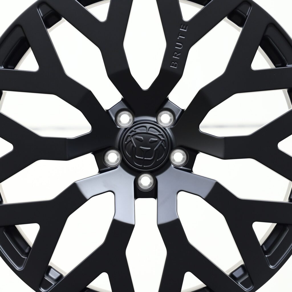 BMW M4 F82 wheels – Gloss Black Multi-Spoke, lip and barrel detail