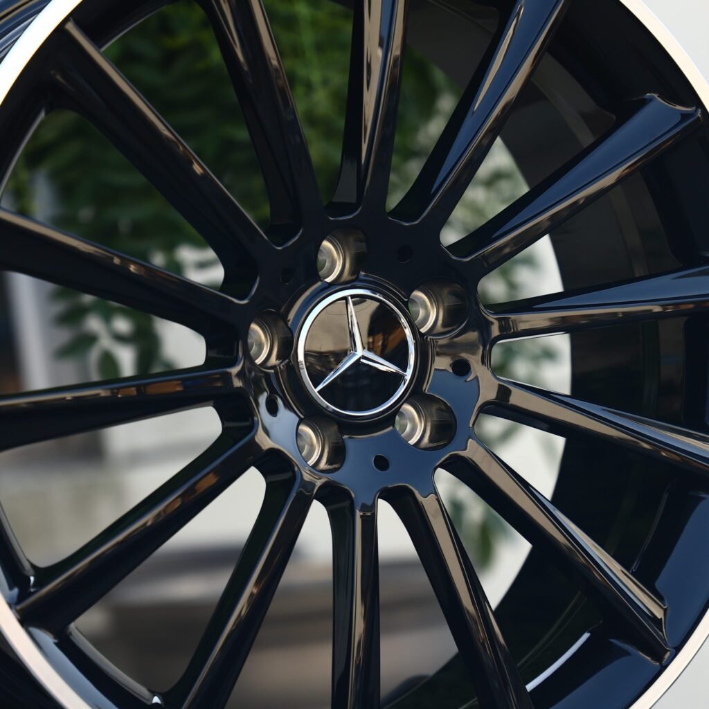 Audi Q7 wheels – Gloss Black Multi-Spoke Machined Lip, lip and barrel detail