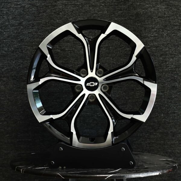 Chevrolet Camaro wheels – Black / Machined Petal, front view