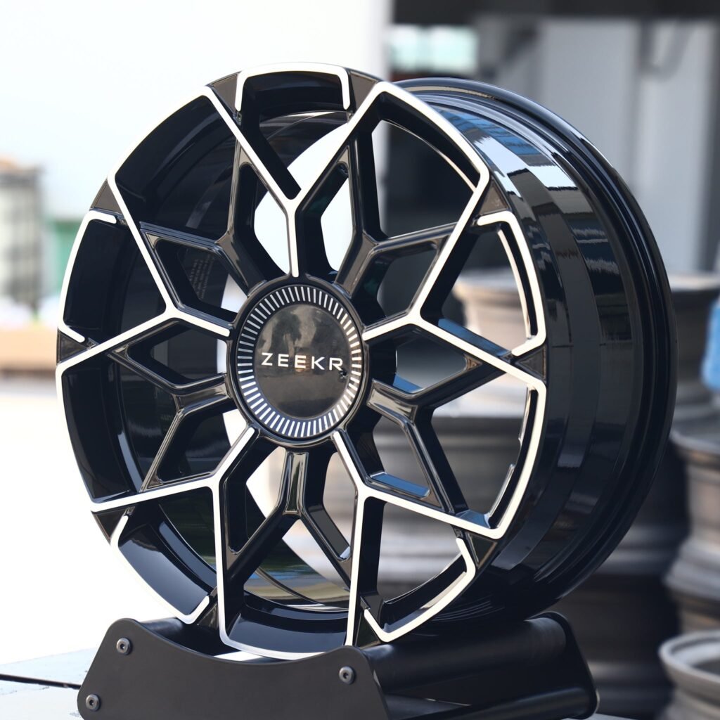 Zeekr 007 wheels – Gloss Black Petal Machined Face, angled view