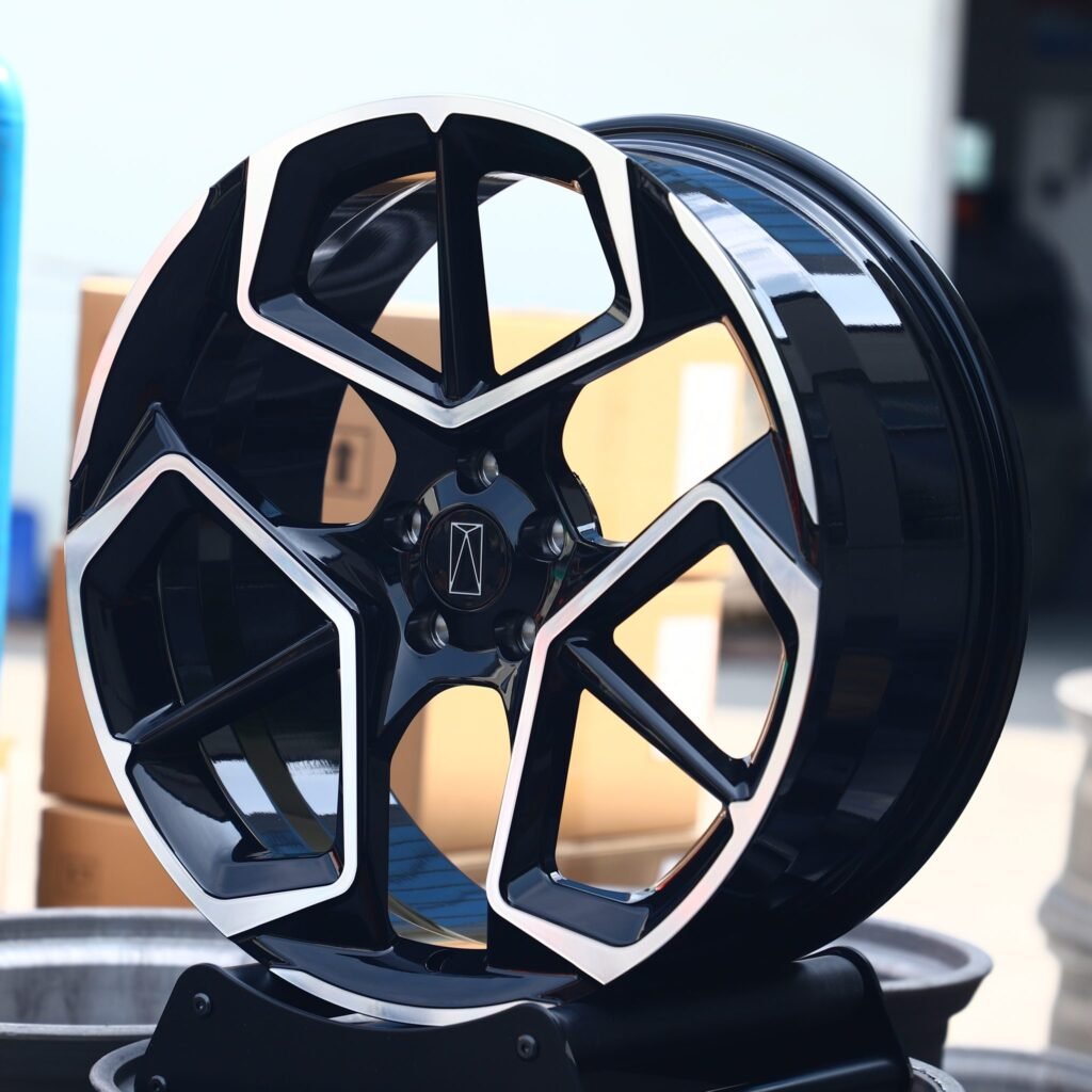 Zeekr 007 wheels – Gloss Black Petal Machined Face, angled view