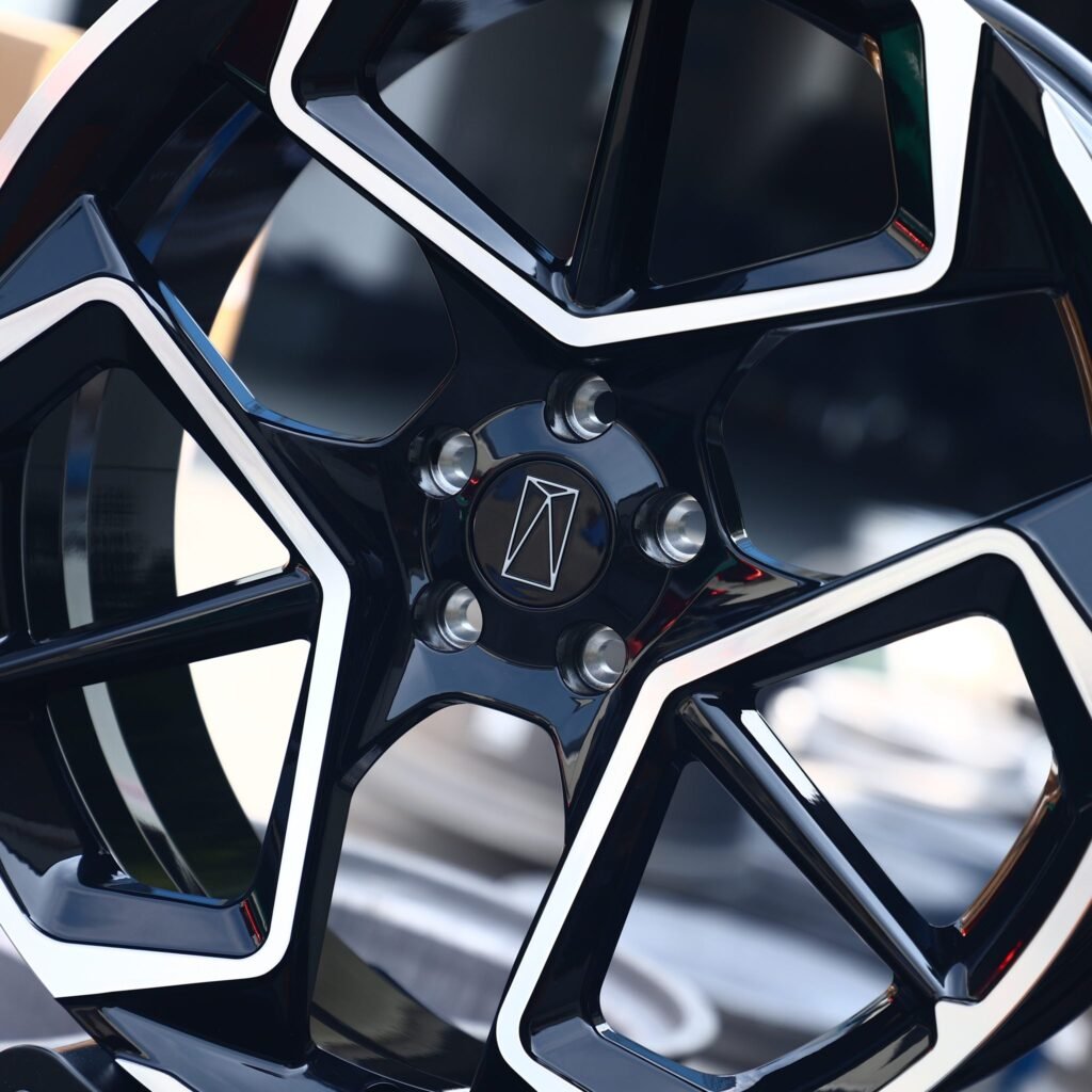 Jaguar F-Type wheels – Gloss Black Petal Machined Face, lip and barrel detail