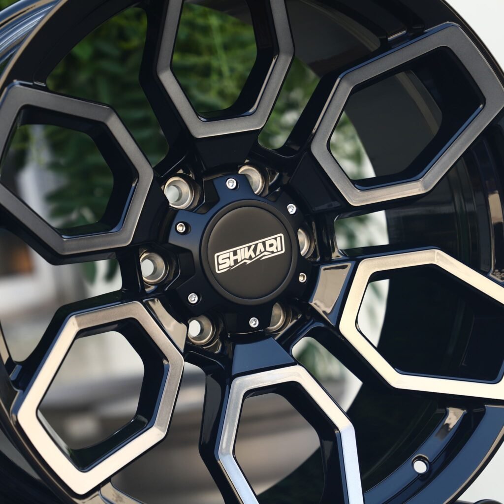 Chevrolet Silverado 1500 wheels – Gloss Black Petal Machined Face, lip and barrel detail