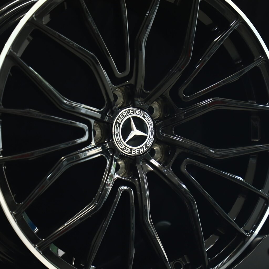 Mercedes-Benz C-Class W206 wheels – Gloss Black Petal Machined Lip, lip and barrel detail