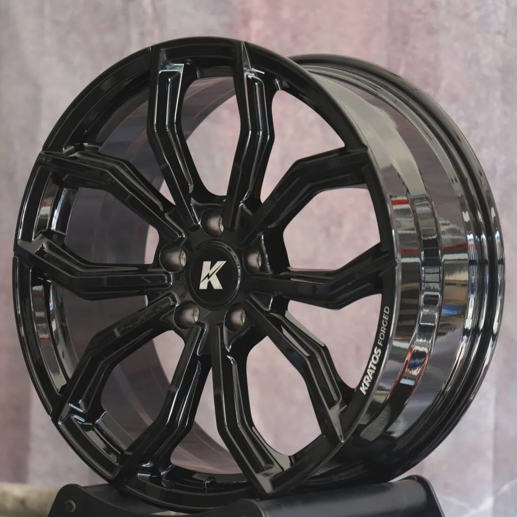 Audi A4 B9 wheels – Gloss Black Petal-Spoke, lip and barrel detail