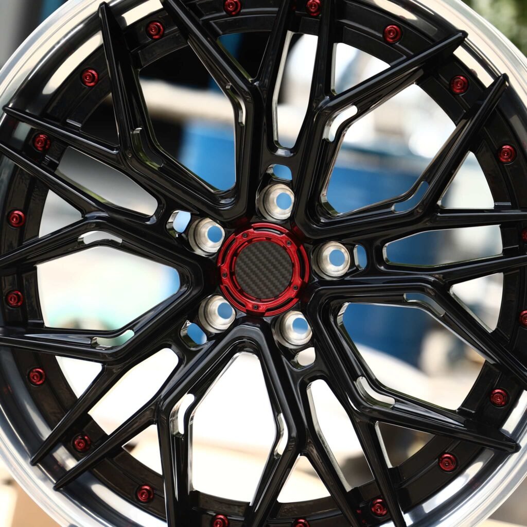 Audi A4 B9 wheels – Gloss Black / Silver 2-Piece, lip and barrel detail