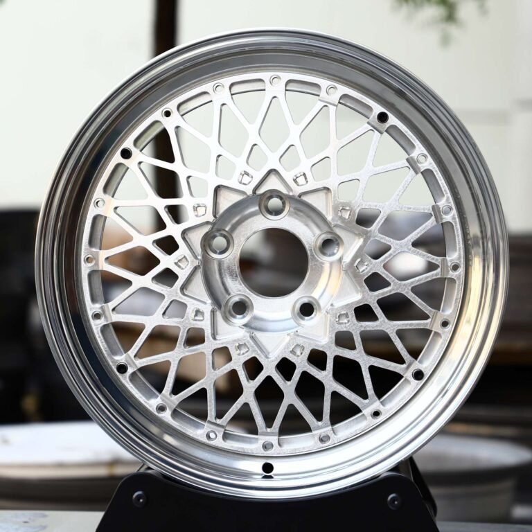 Кованые диски на BMW 5 серии (G30) — Кованый диск, глянцевый чёрный серебристый