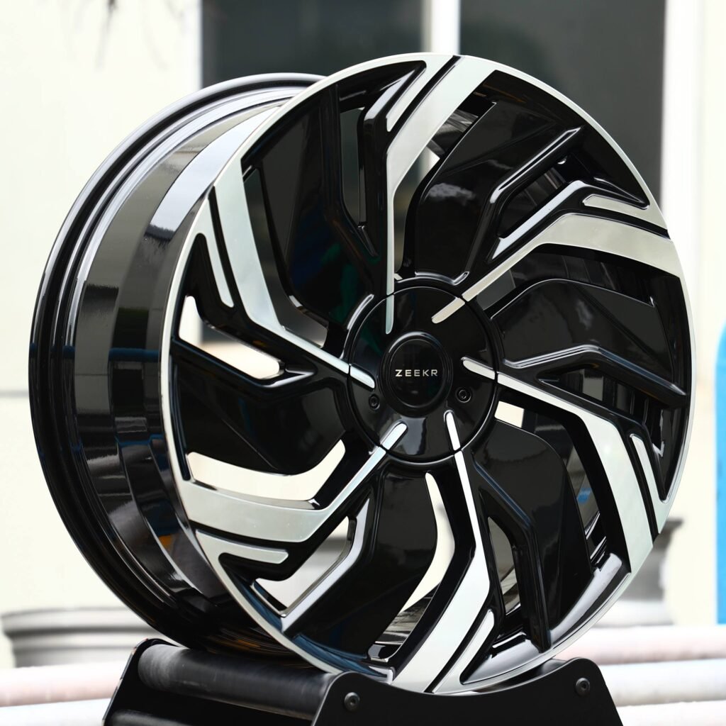 Zeekr 009 wheels – Gloss Black Split Directional Machined Face (Zeekr OEM-Style), angled view
