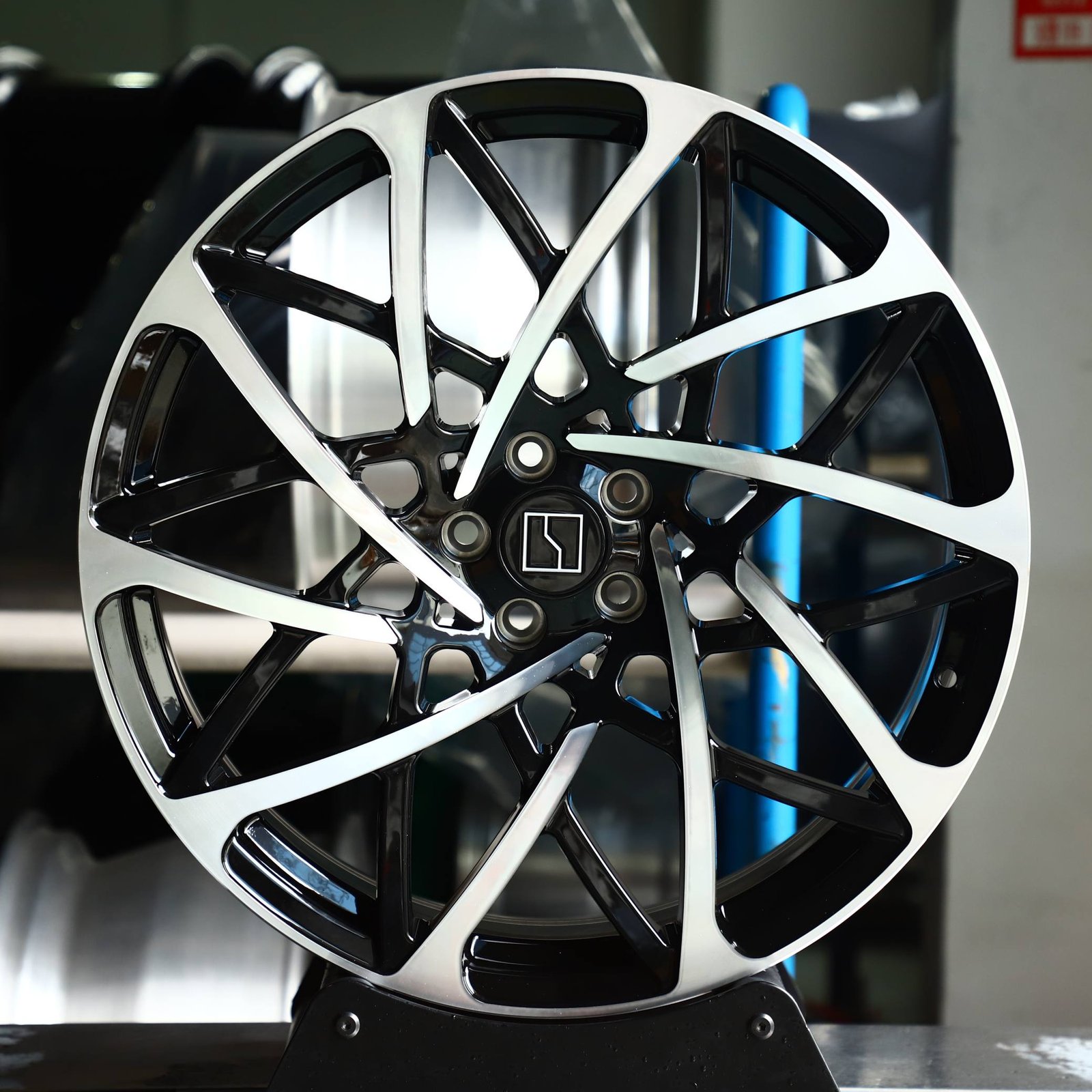 Audi A6 wheels – Gloss Black Split Machined Face Directional, front view