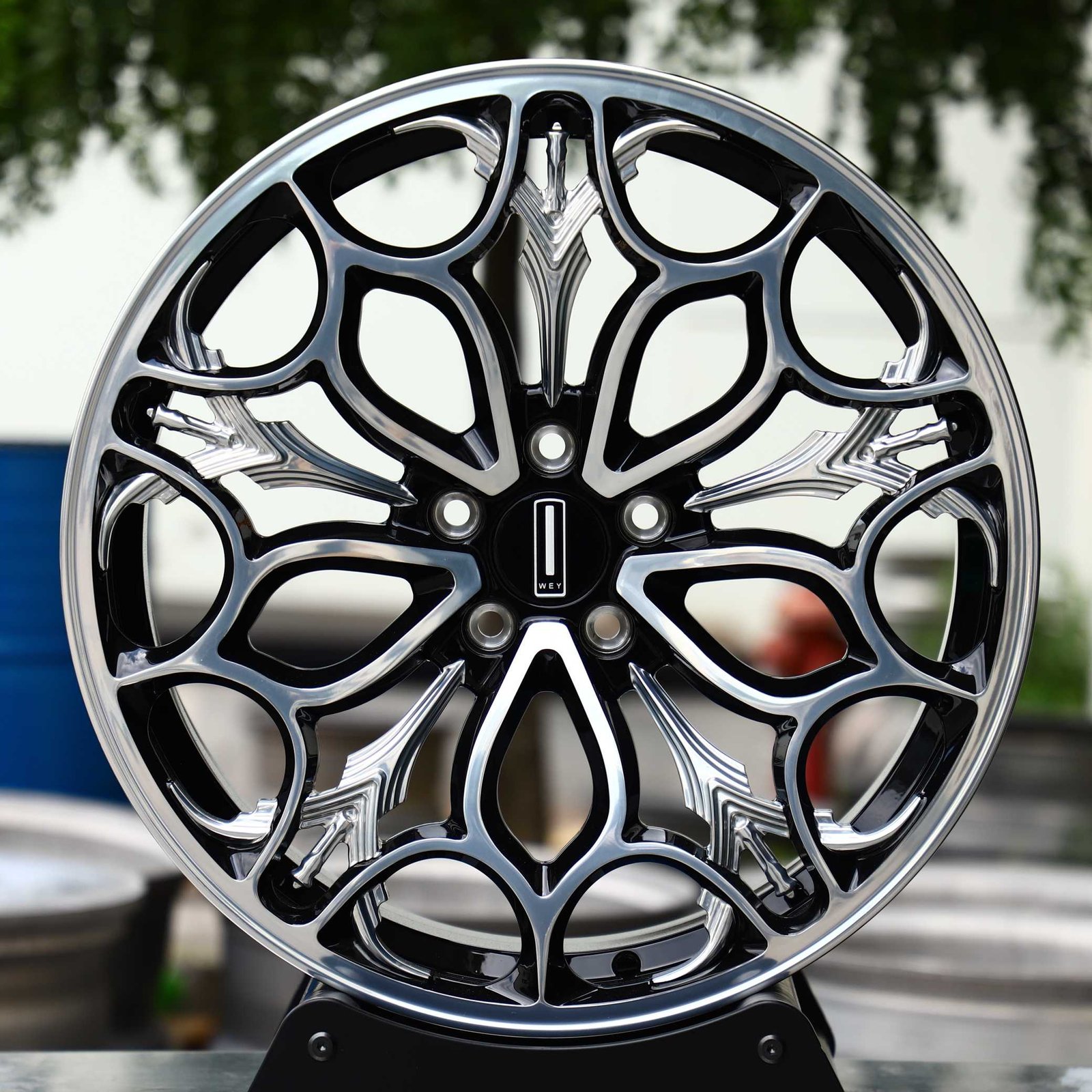 WEY Tank 300 wheels – Gloss Black Split Machined Face (Wey OEM-Style), front view