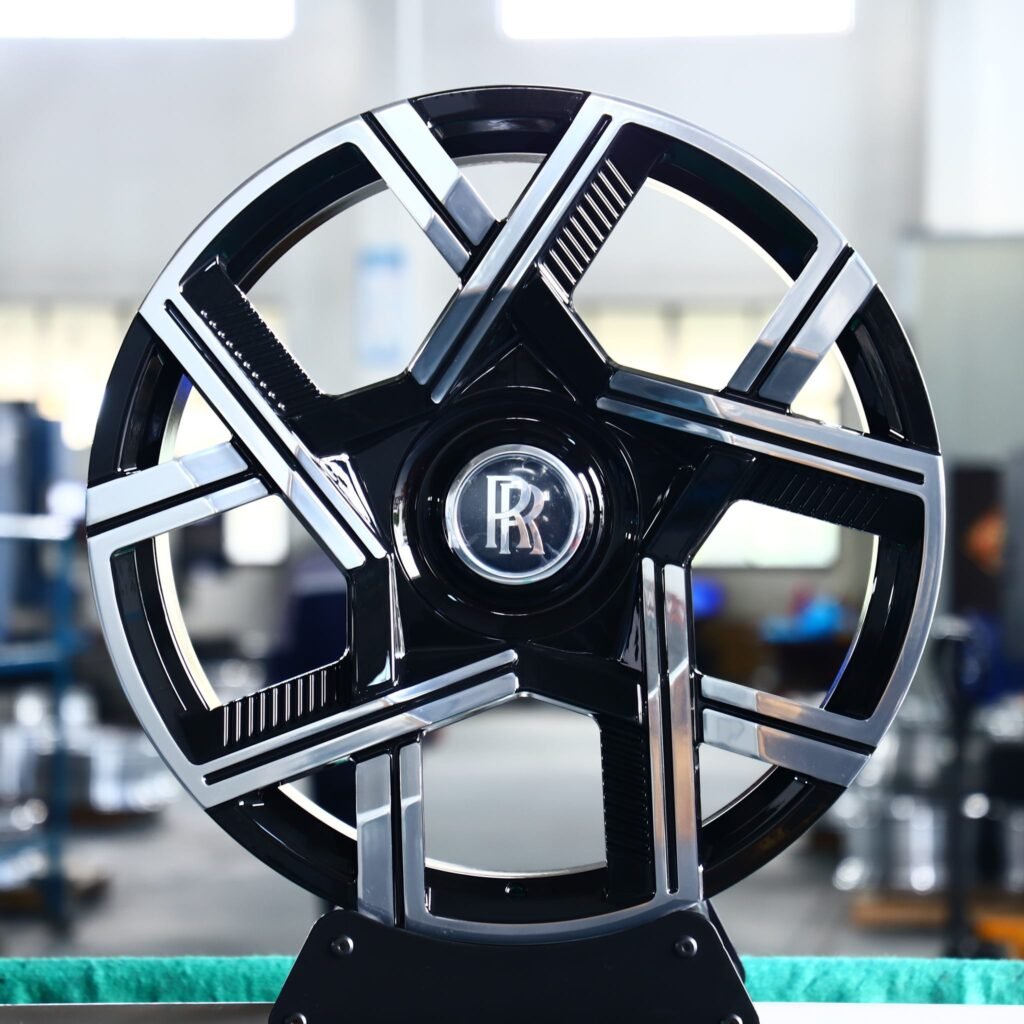 Rolls-Royce Ghost wheels – Gloss Black Split Machined Face, front view