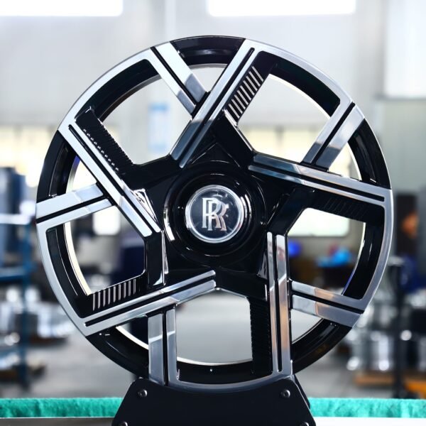Rolls-Royce Ghost wheels – Black / Machined Split Machined Face, front view