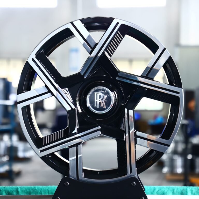 Rolls-Royce Ghost wheels – Gloss Black Split Machined Face, front view