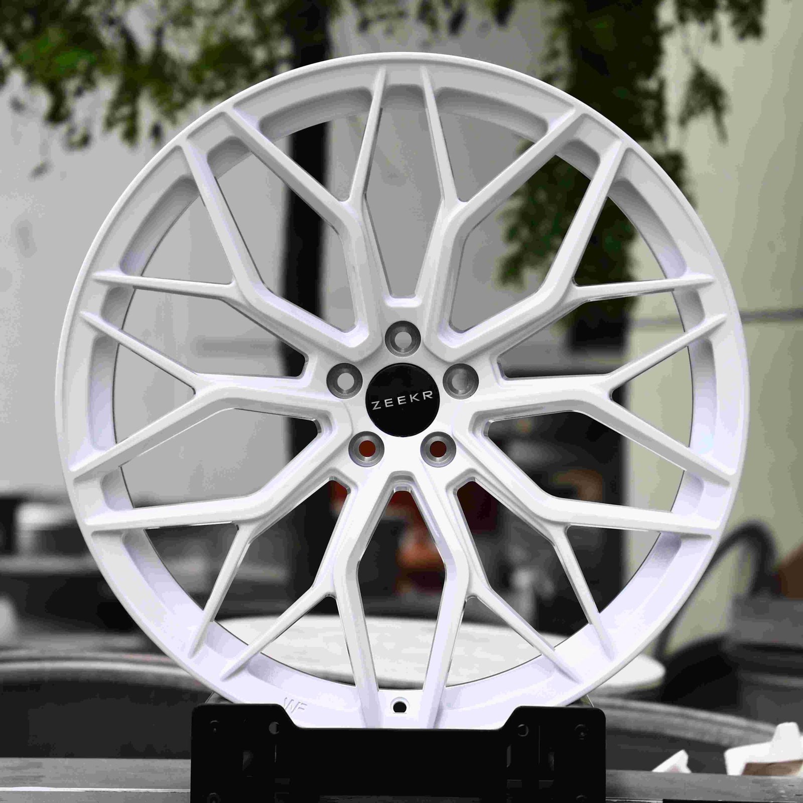 Zeekr 001 wheels – Gloss White 10 Y-Spoke (Zeekr OEM-Style), front view