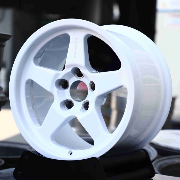 Porsche 911 wheels – Gloss White 5-Spoke, front view