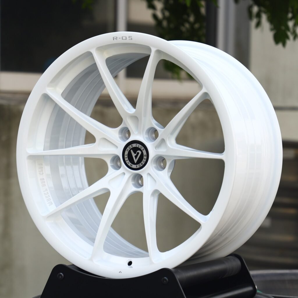 BMW M3 wheels – Gloss White 5 Y-Spoke, angled view