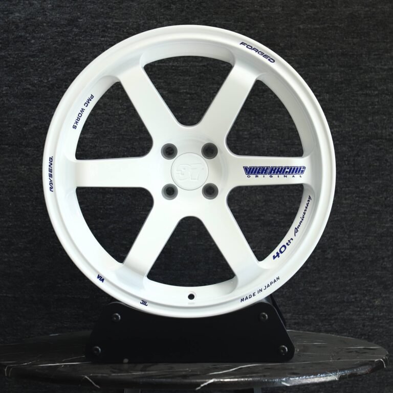 Toyota GR86 wheels – Gloss White 6-Spoke (Rays TE37-Style), front view
