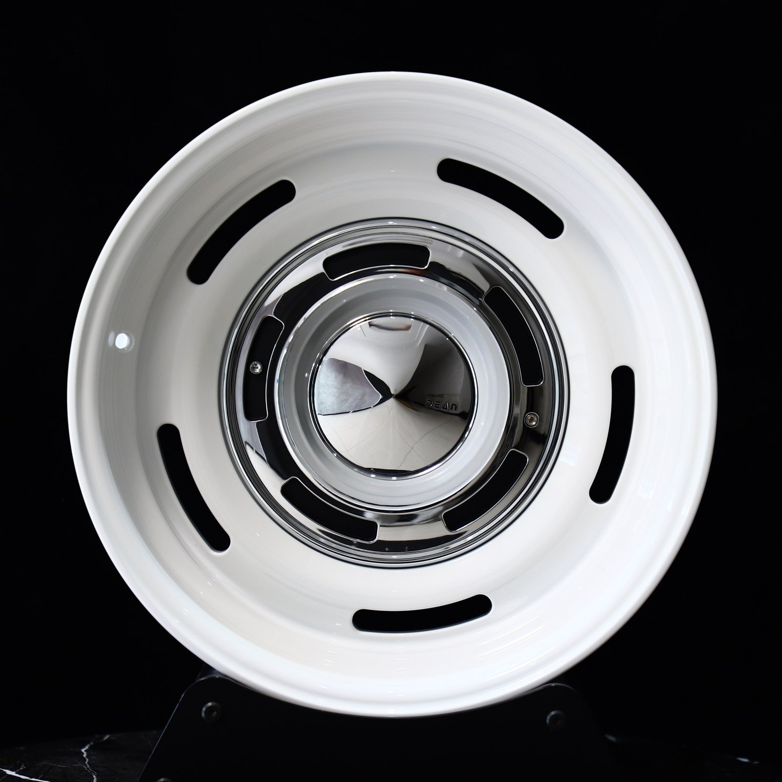 Suzuki Jimny wheels – Gloss White Deep Lip, front view