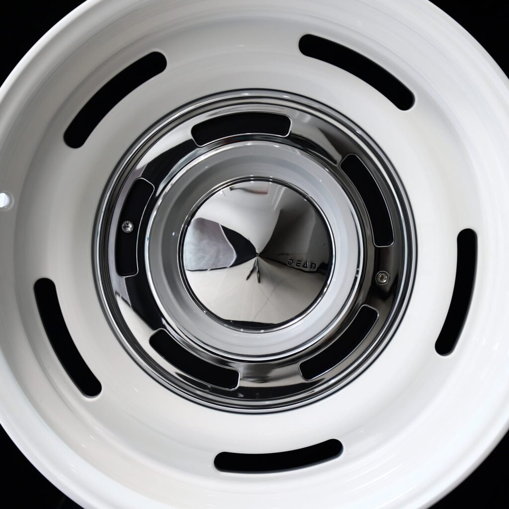Jeep Wrangler JL wheels – Gloss White Deep Lip, lip and barrel detail