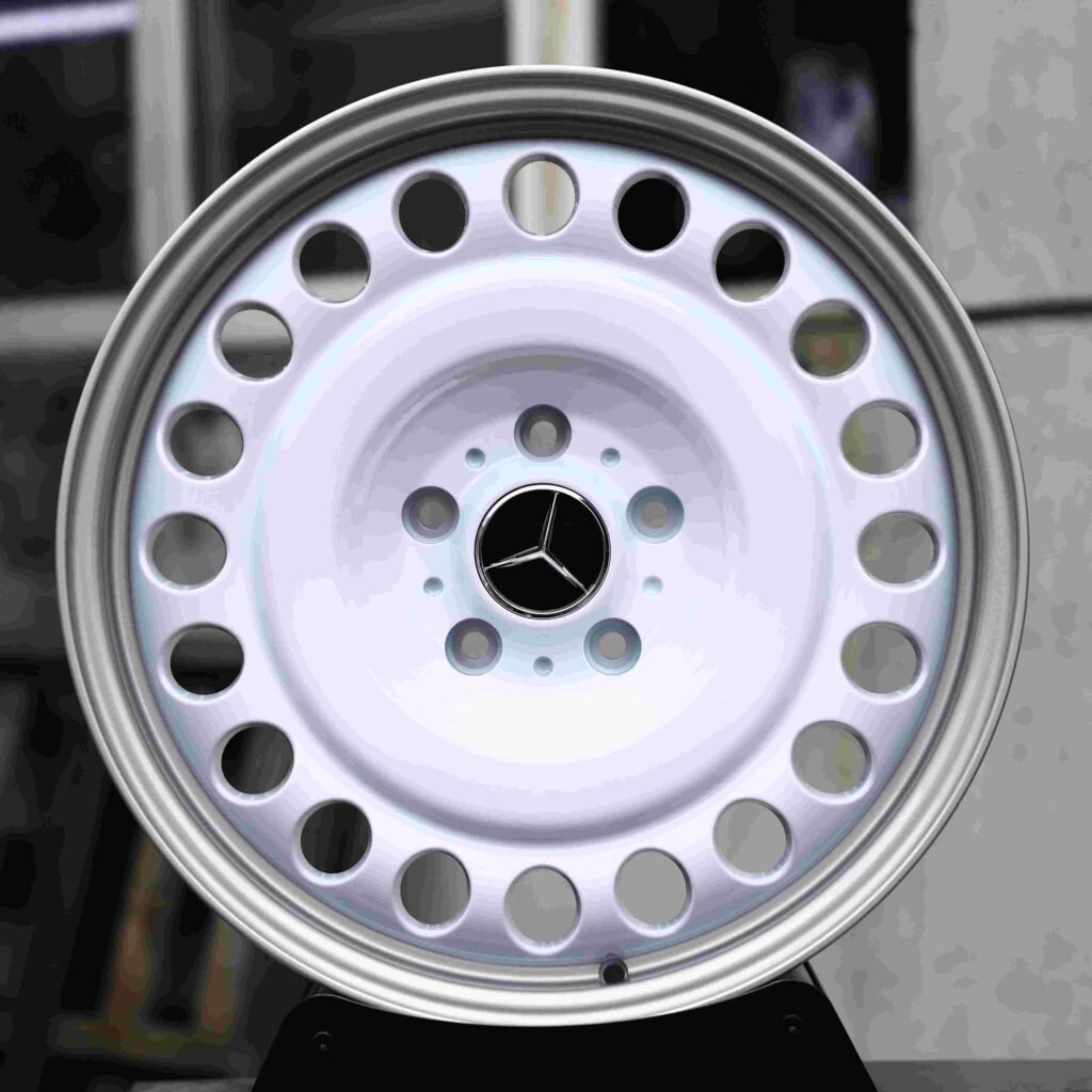 Mercedes-Benz E-Class wheels – Gloss White, front view