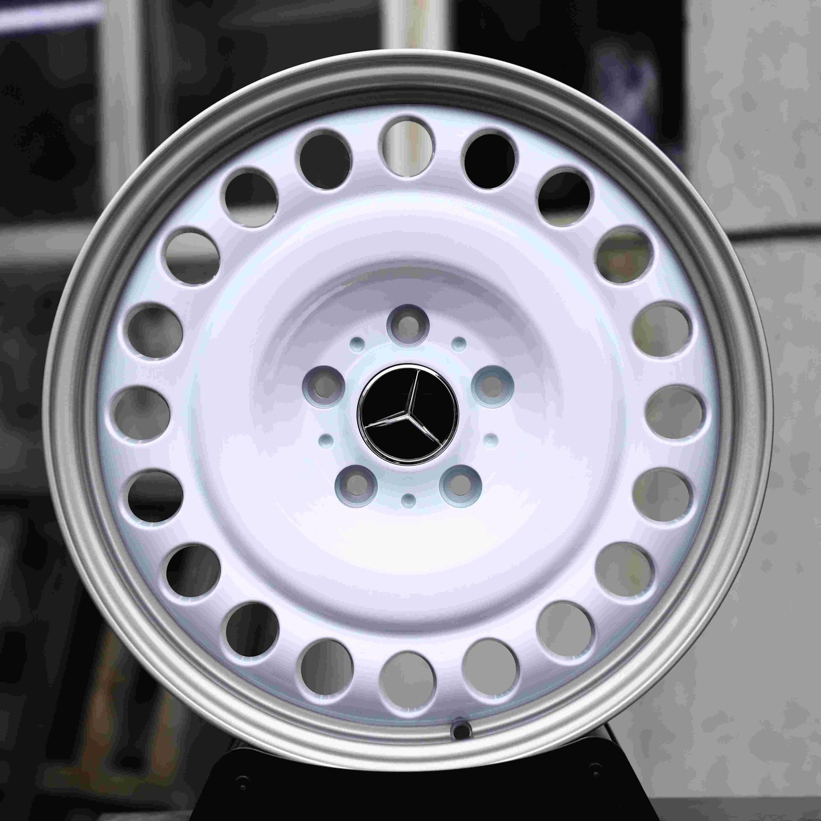 Mercedes-Benz E-Class wheels – Gloss White, front view
