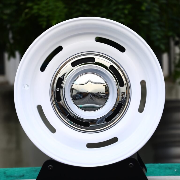 Suzuki Jimny wheels – Gloss White Full-Face, front view