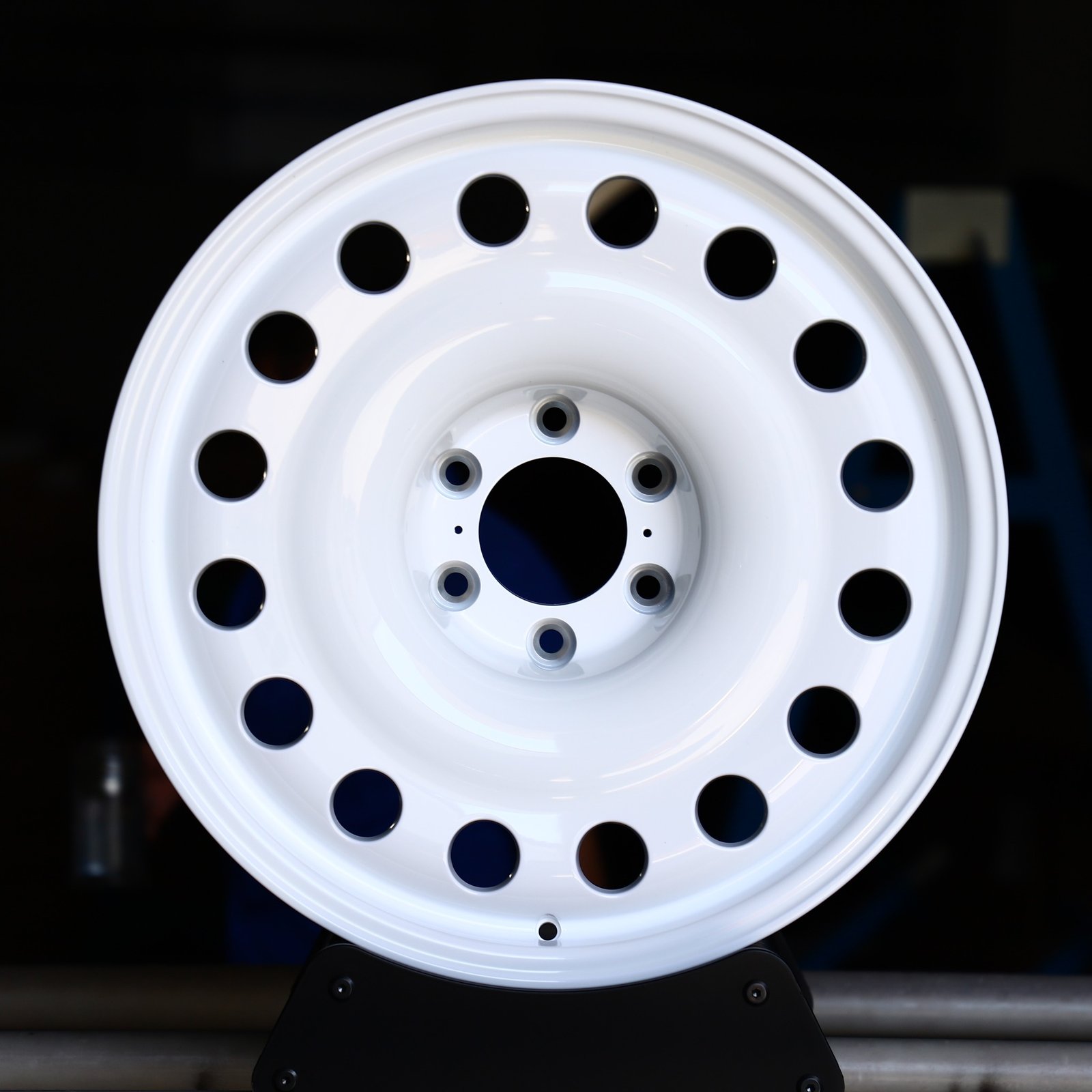 Toyota 4Runner wheels – Gloss White Full-Face, front view