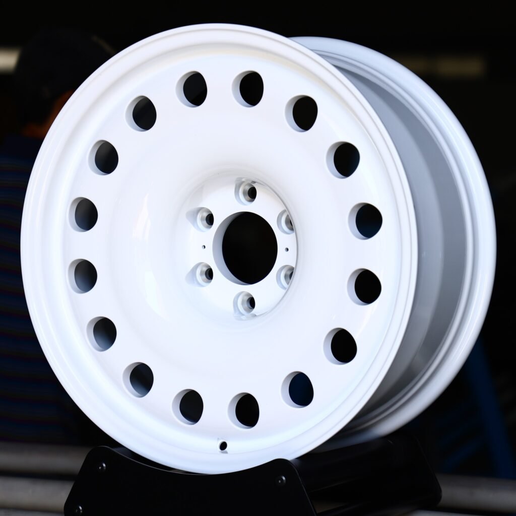 Toyota Tacoma wheels – Gloss White Full-Face, angled view