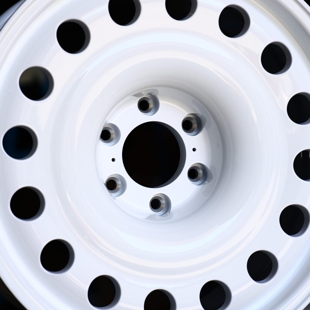 Chevrolet Silverado 1500 wheels – Gloss White Full-Face, lip and barrel detail
