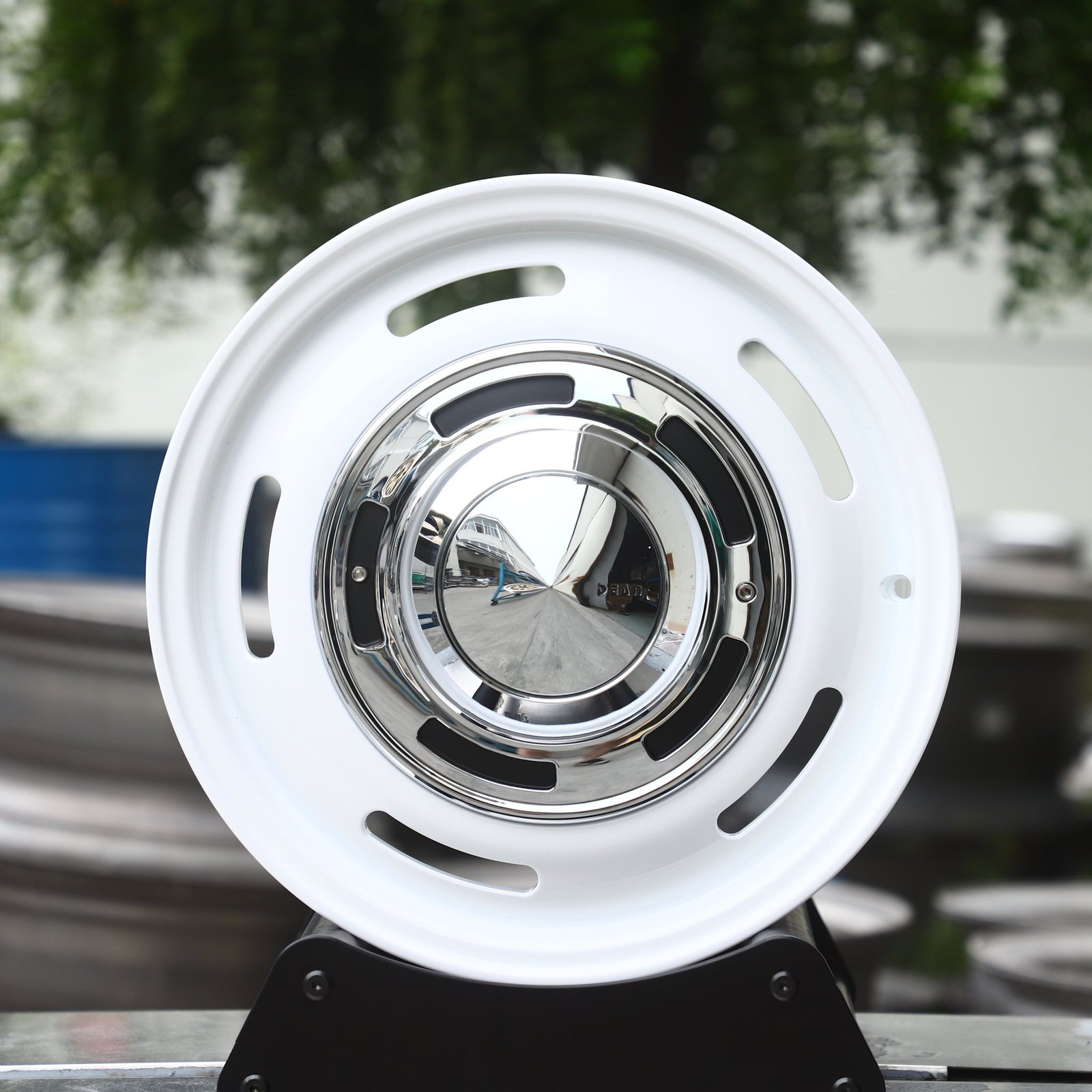Toyota 4Runner wheels – Gloss White Full-Face, front view