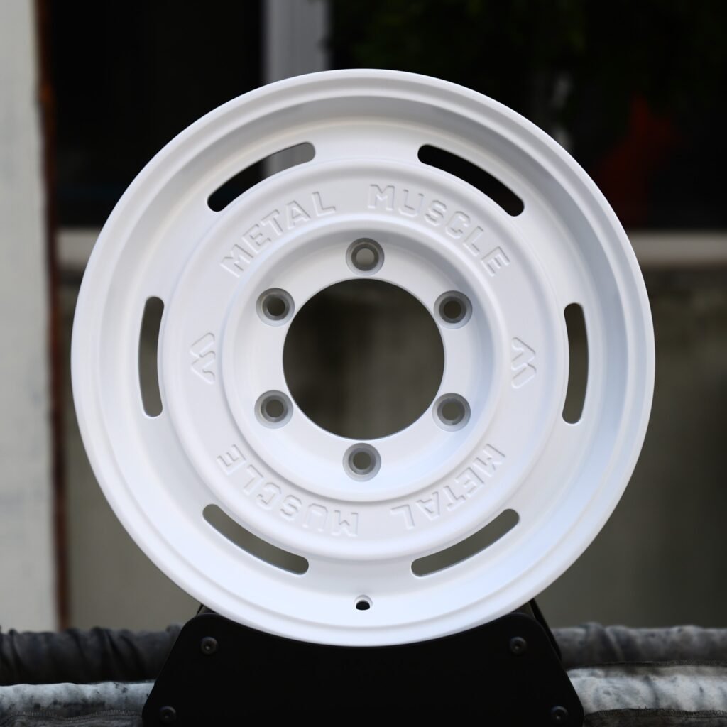 Toyota 4Runner wheels – Gloss White Full-Face, front view