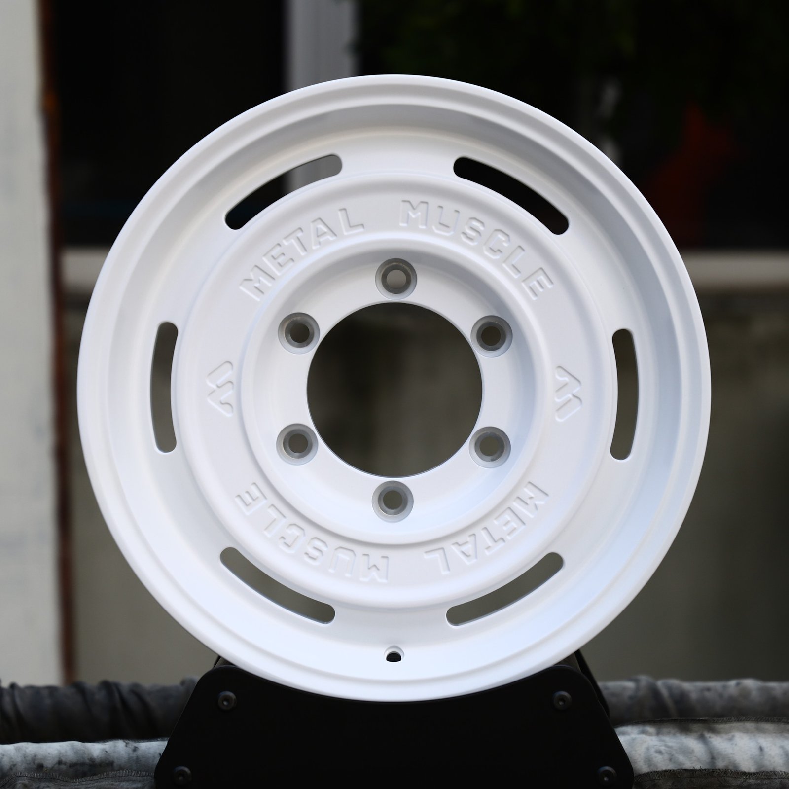 Toyota 4Runner wheels – Gloss White Full-Face, front view