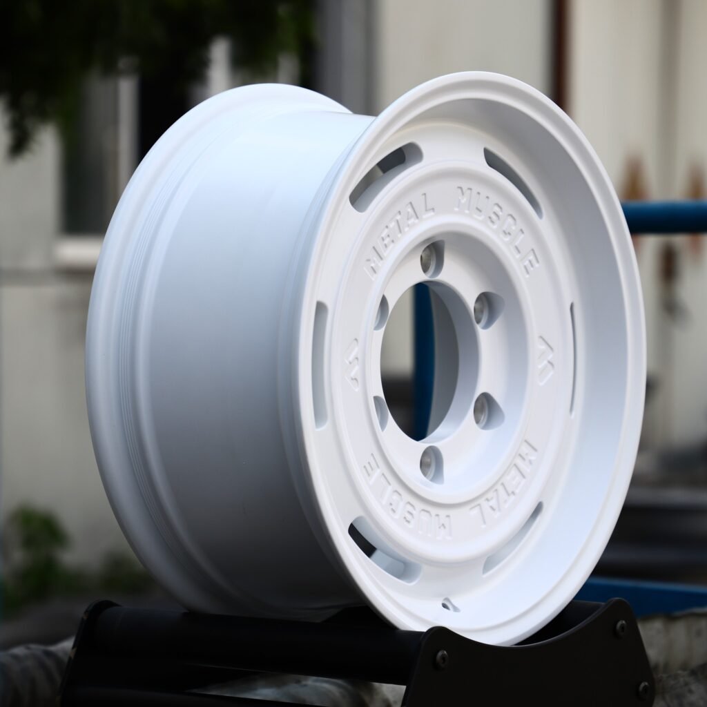 6x139.7 wheels – Gloss White Full-Face, side view