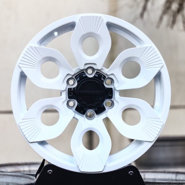 Toyota 4Runner wheels – Gloss White Petal, front view