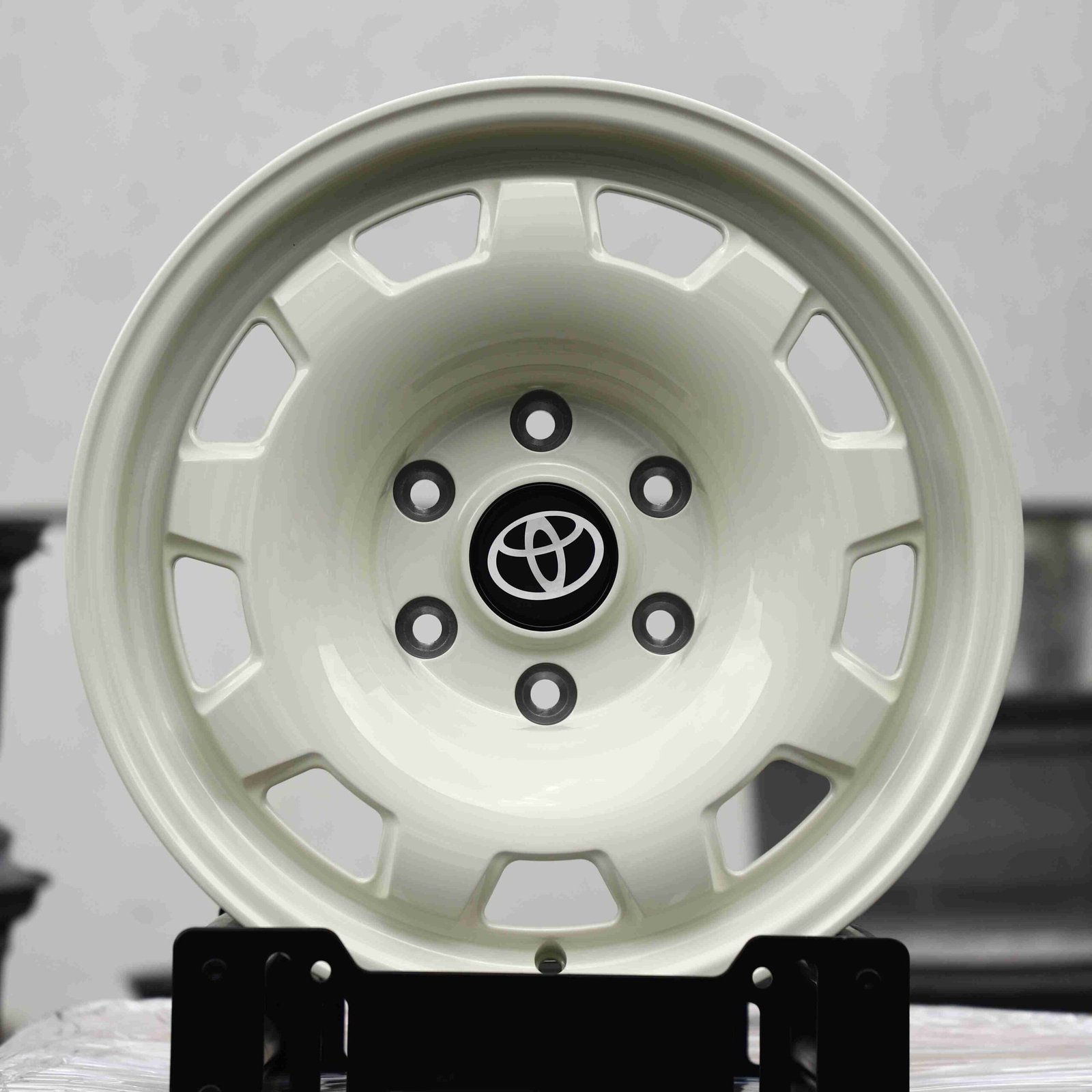 Toyota Tacoma wheels – Gloss White Semi-Full-Face (Toyota OEM-Style), front view
