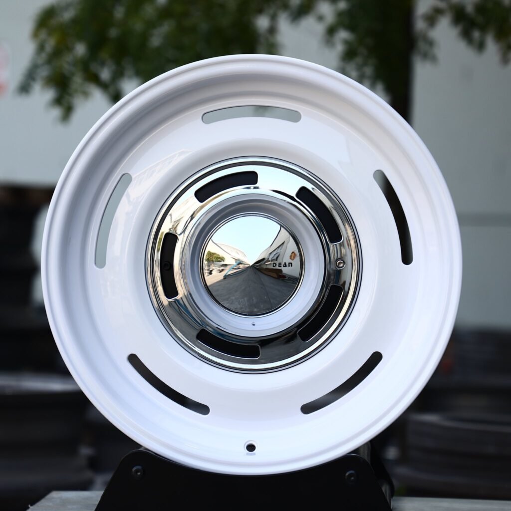 Jeep Wrangler wheels – Gloss White Semi-Full-Face, front view