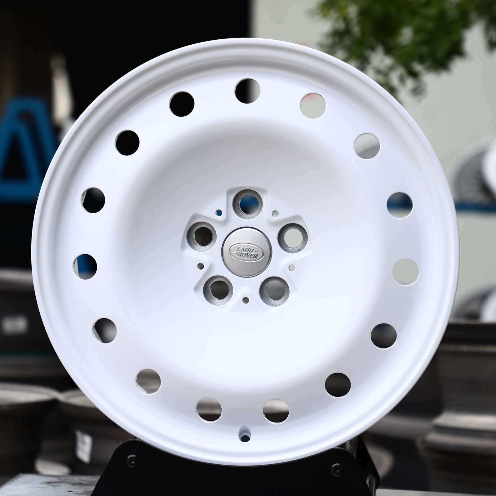 Land Rover Range Rover wheels – Gloss White Semi-Full-Face, front view