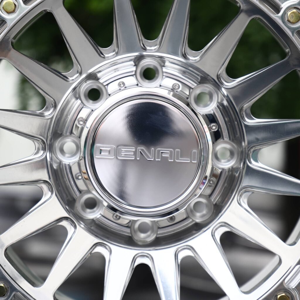GMC Sierra 2500HD wheels – Mirror Polished 16-Spoke Beadlock (GMC OEM-Style), lip and barrel detail