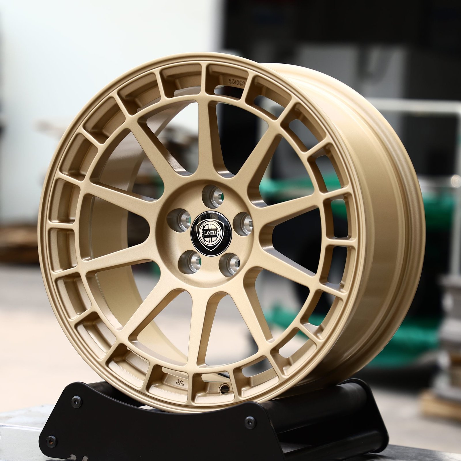 Lancia Flavia wheels – Gold Multi-Spoke (Lancia OEM-Style), front view
