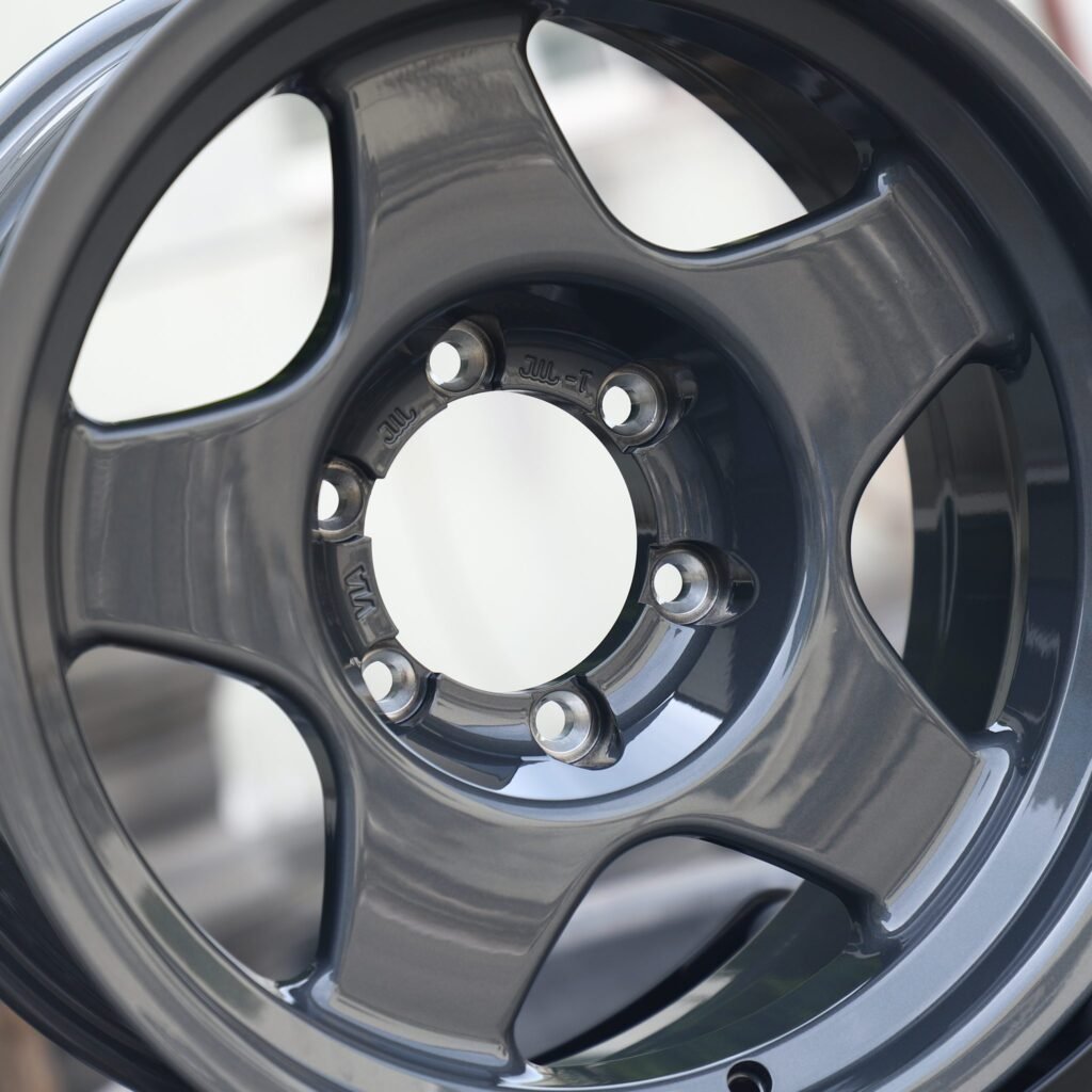 Chevrolet Silverado 1500 wheels – Gray 5-Spoke Deep Lip, lip and barrel detail